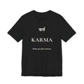 Karma T-Shirt – Minimalistisches Sanskrit Design