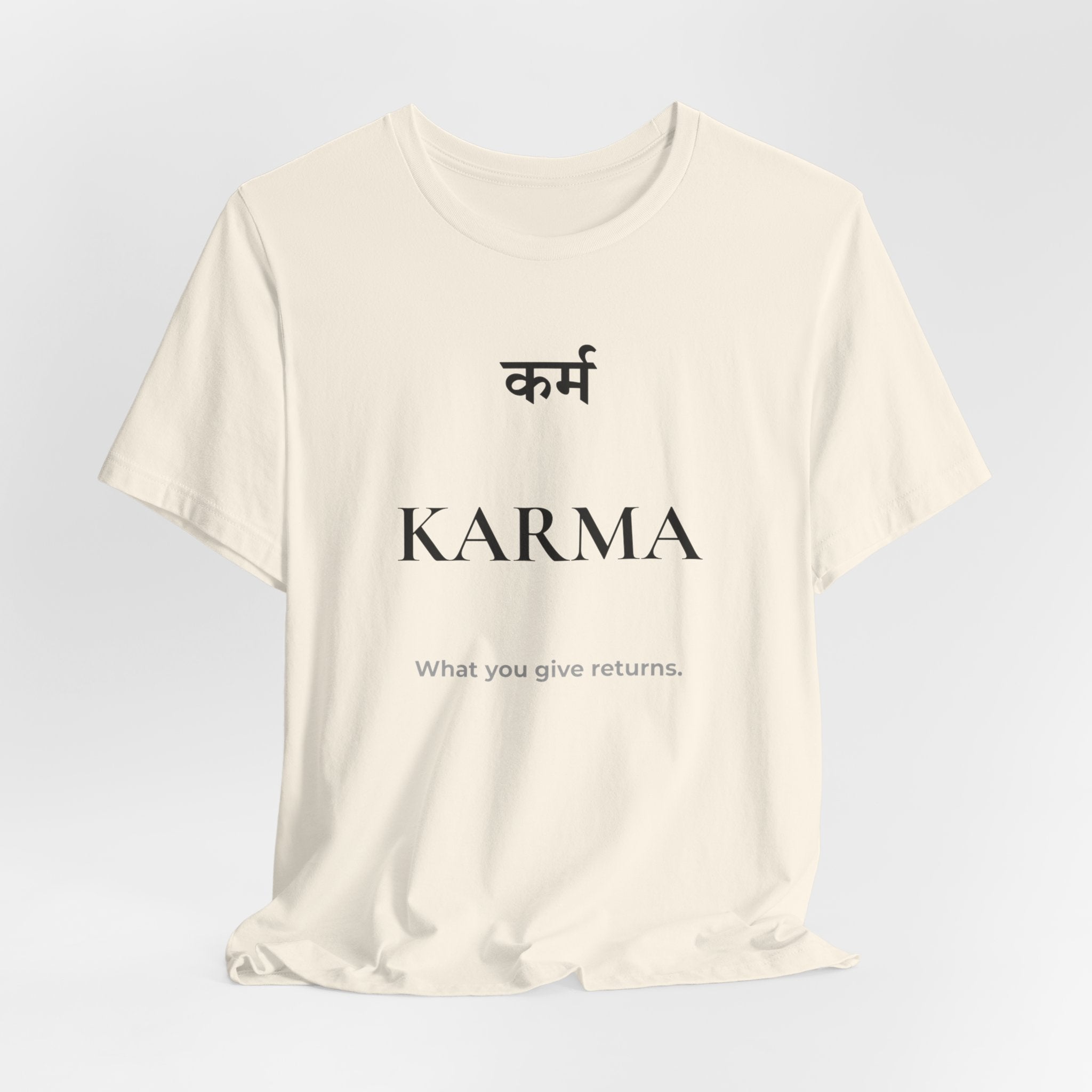 Karma T-Shirt – Minimalistisches Sanskrit Design
