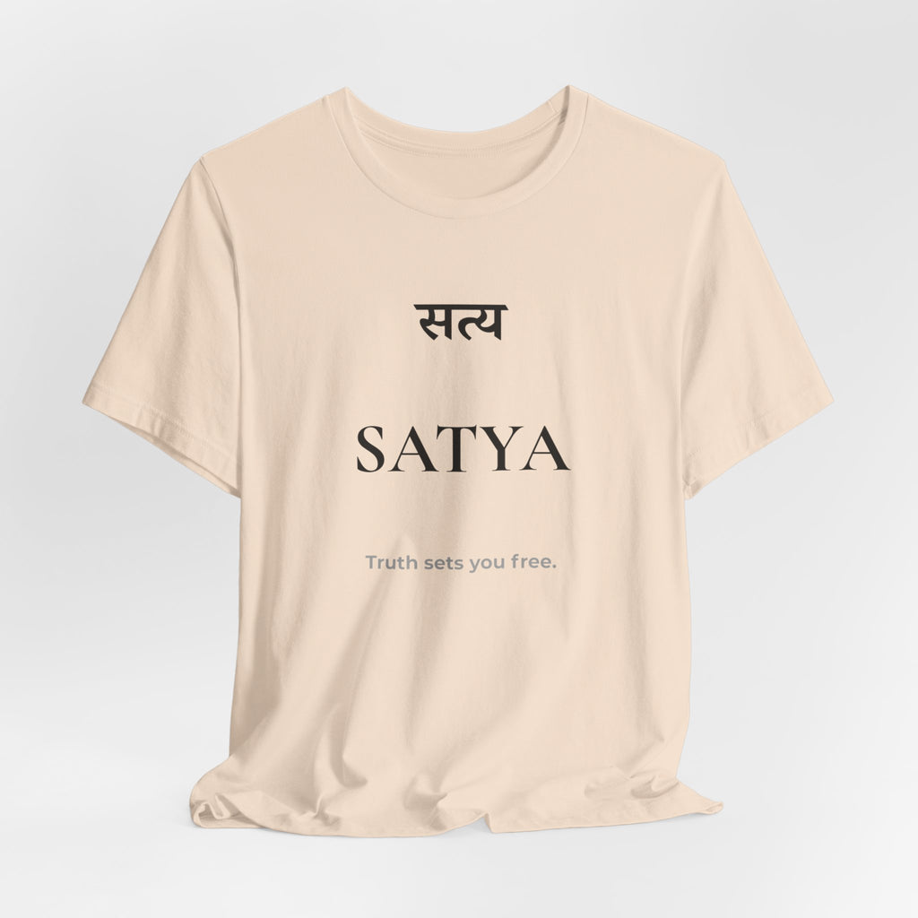 Satya T-Shirt – Minimalistisches Sanskrit Design