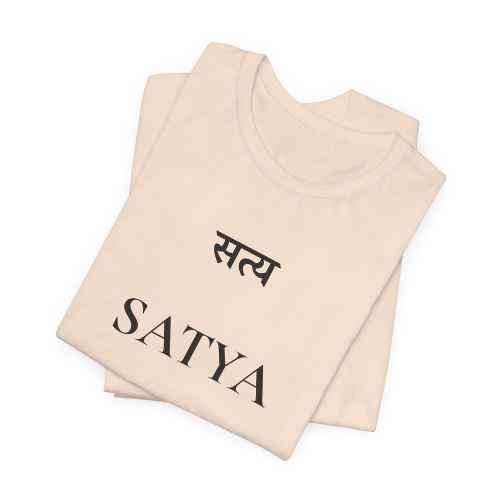 Satya T-Shirt – Minimalistisches Sanskrit Design