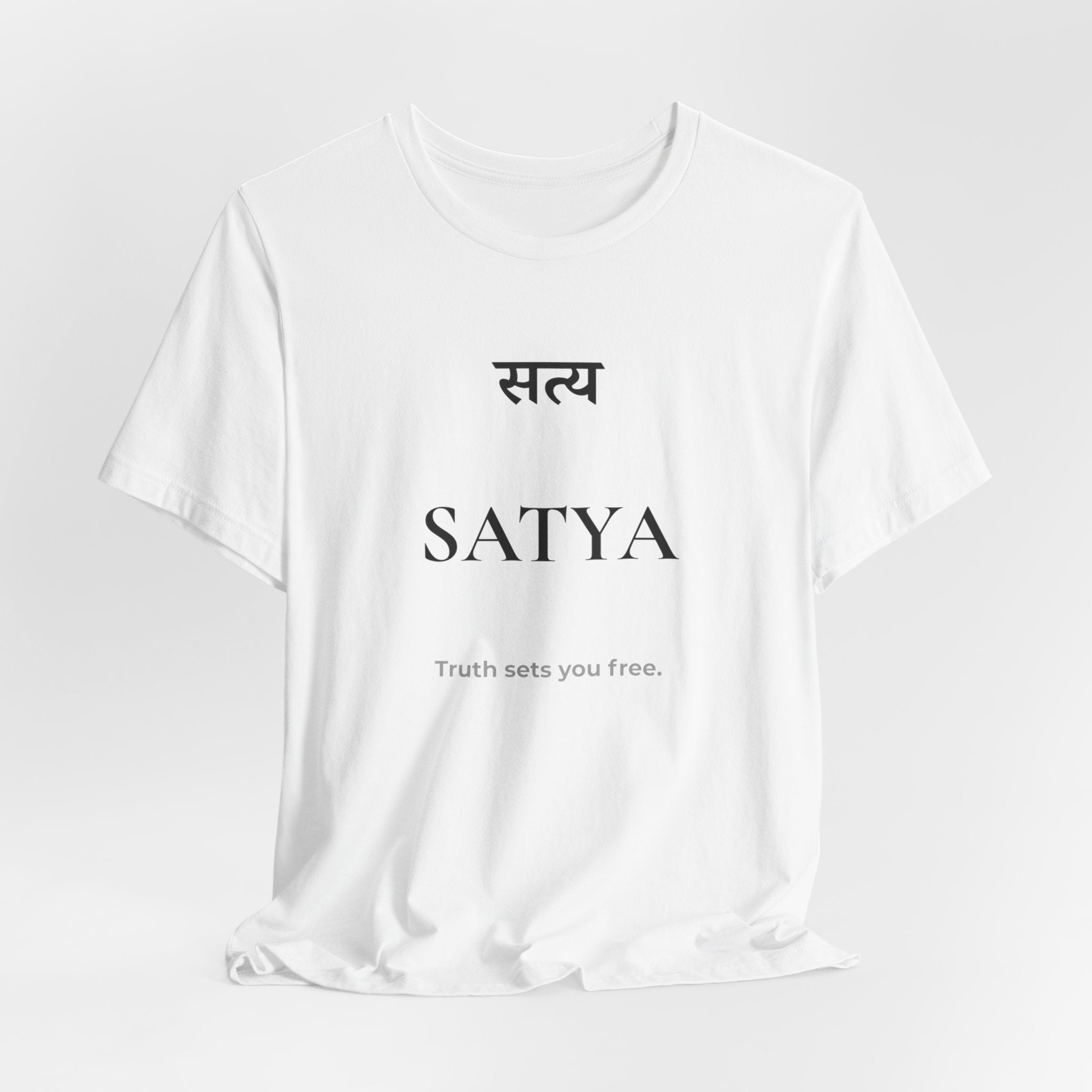 Satya T-Shirt – Minimalistisches Sanskrit Design