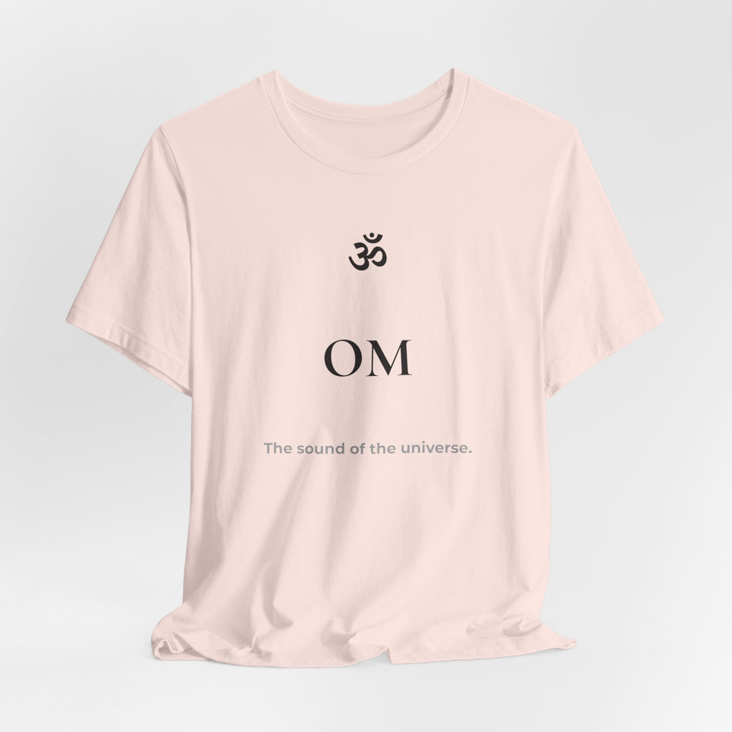 Om T-Shirt – Minimalistisches Sanskrit Design