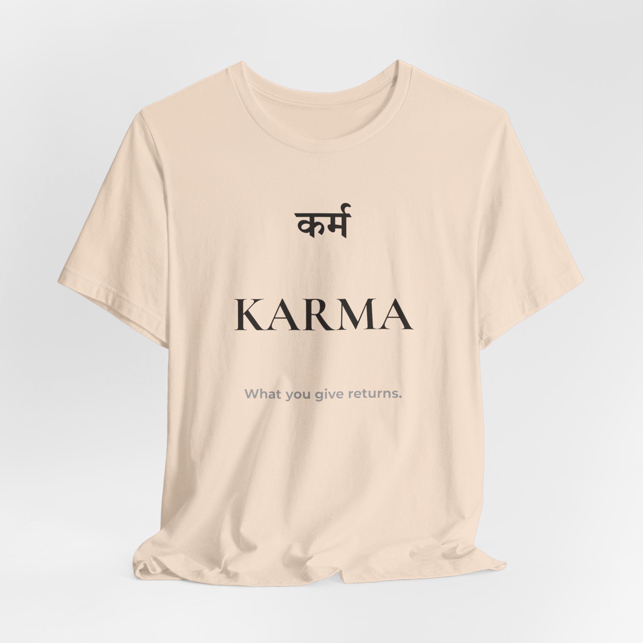 Karma T-Shirt – Minimalistisches Sanskrit Design