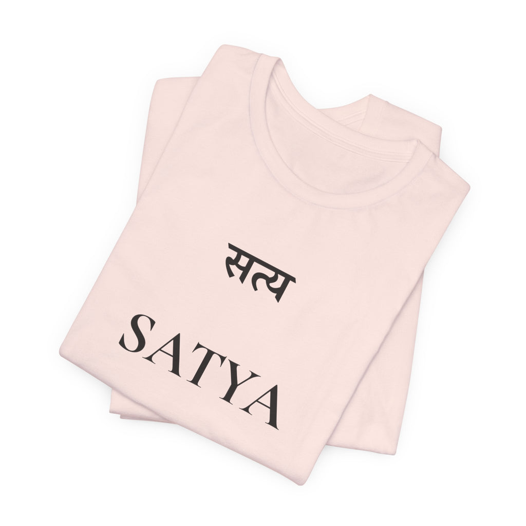Satya T-Shirt – Minimalistisches Sanskrit Design