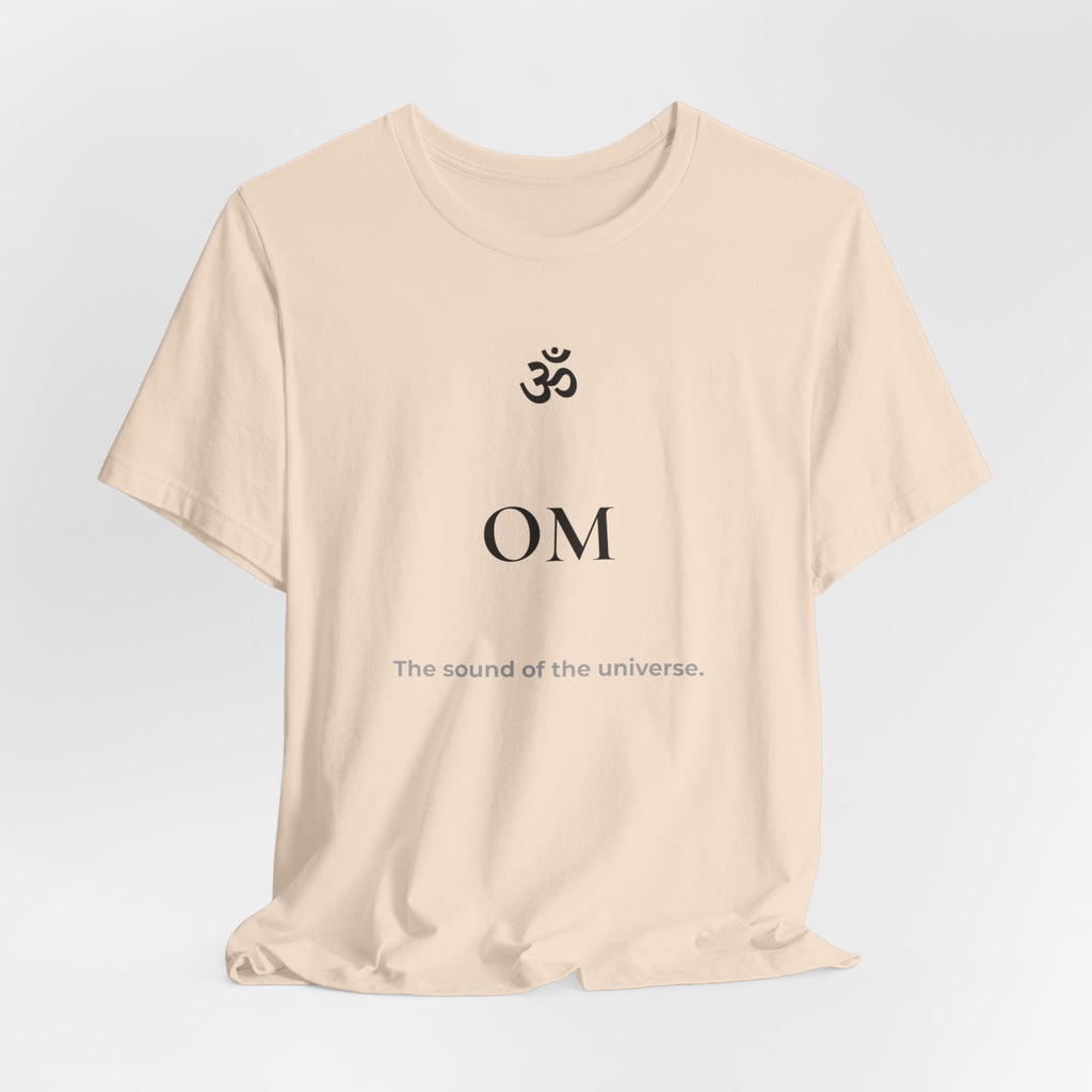 Om T-Shirt – Minimalistisches Sanskrit Design